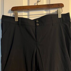 Like New - Columbia Black pants/shorts